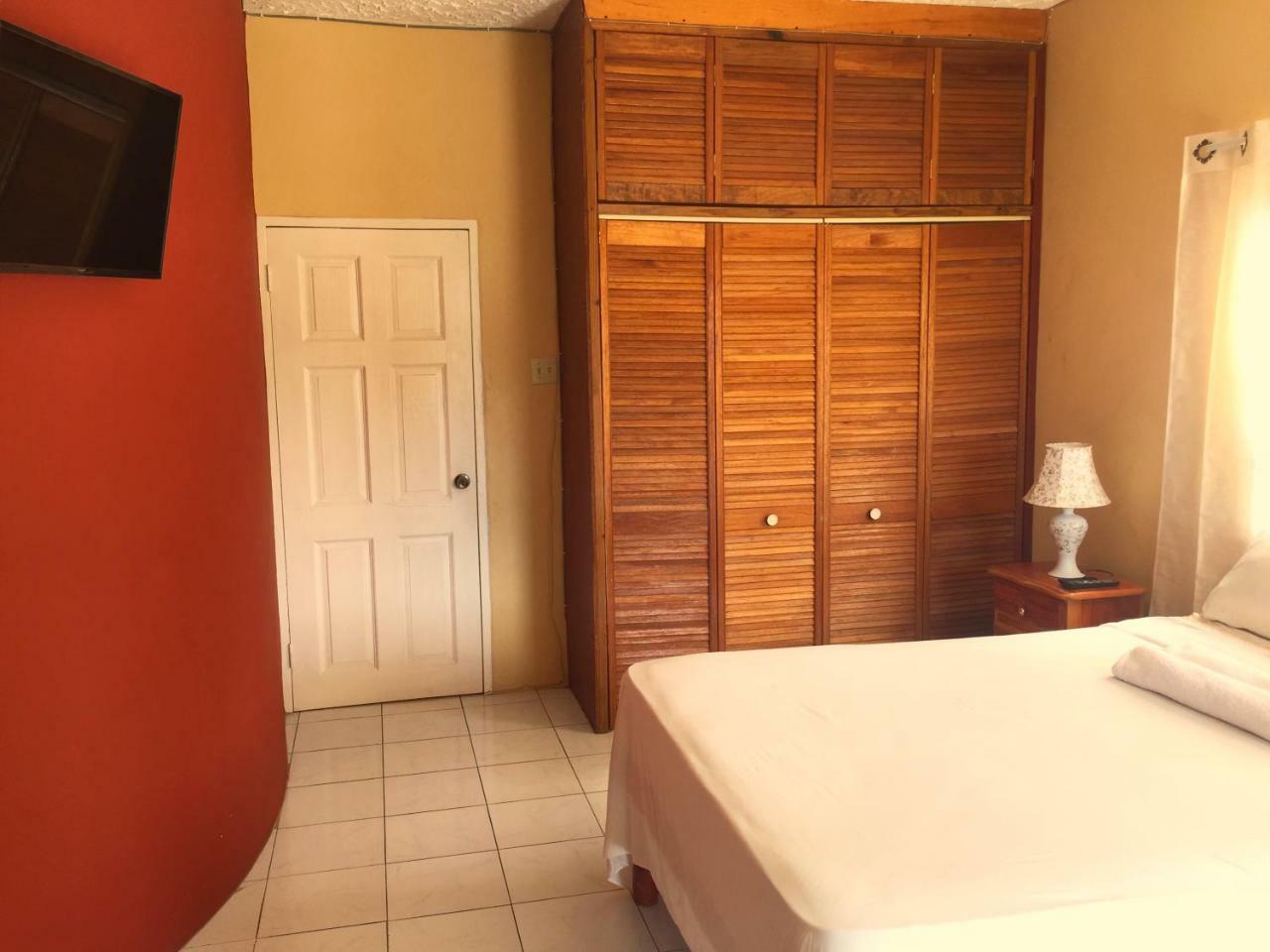 Yaad Hostel Montego Bay Exterior foto