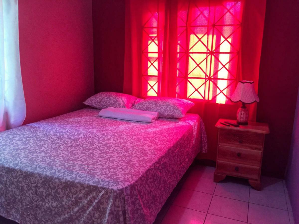 Yaad Hostel Montego Bay Zimmer foto